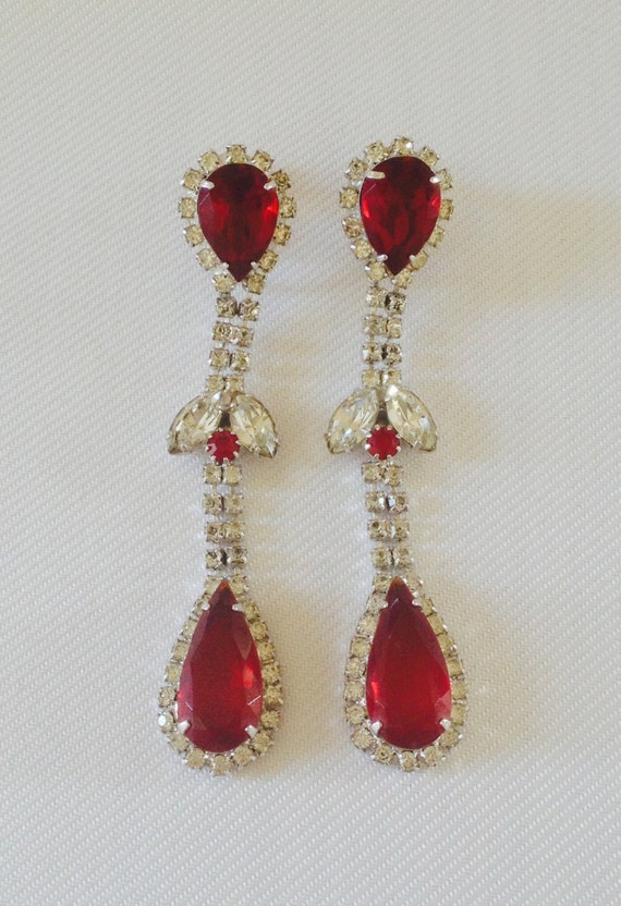 Vintage Weiss Red Rhinestone Dangle Clip Earrings Faux Diamond