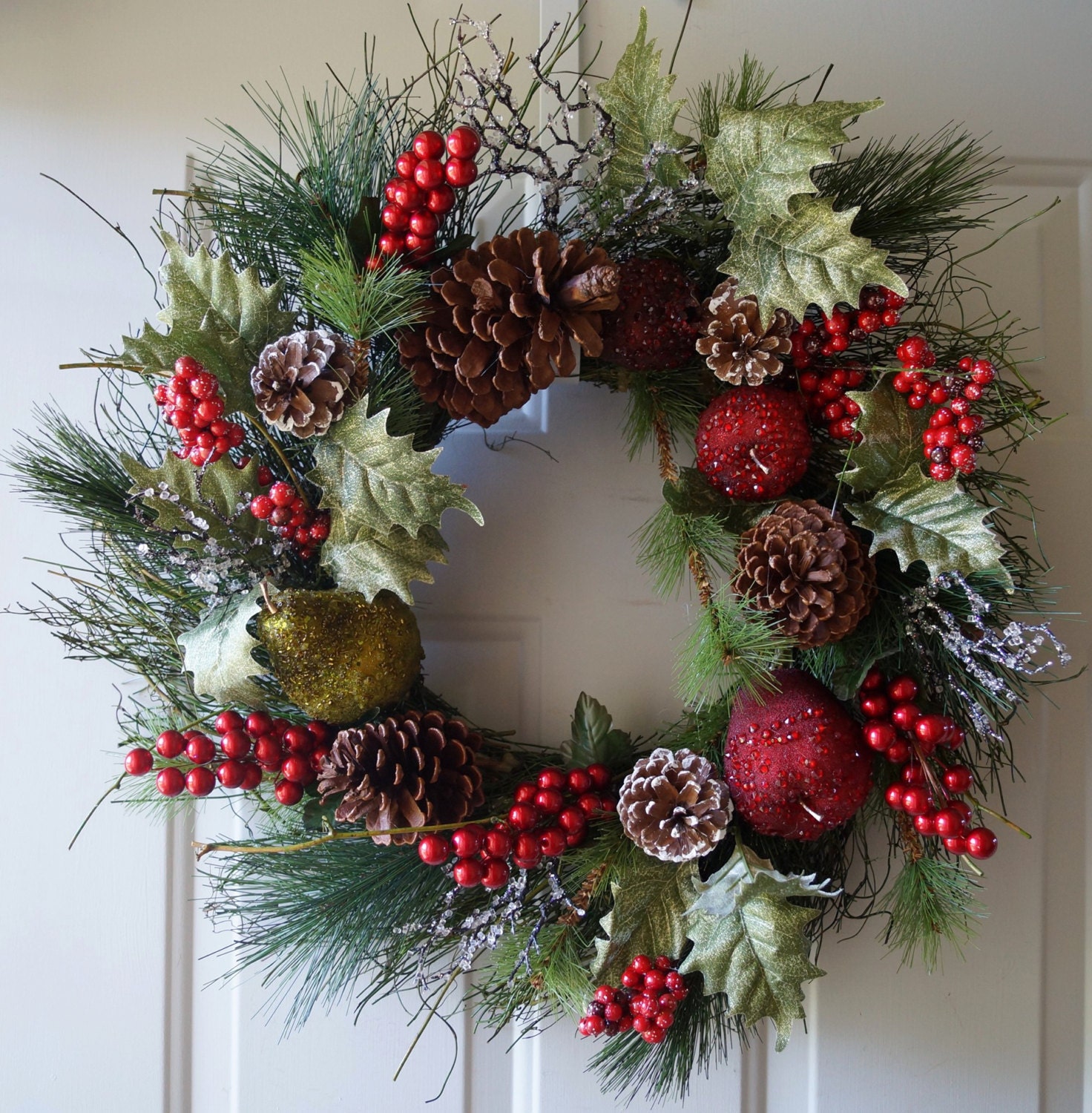 Christmas Wreath,Primitive Wreath, Holiday Red Apples Wreath, Winter Wreath, Rustic Christmas Wreath