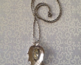 Vintage Sarah Coventry silver tone pendant necklace