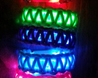 Led light up bracelet + set of replacement batteries
