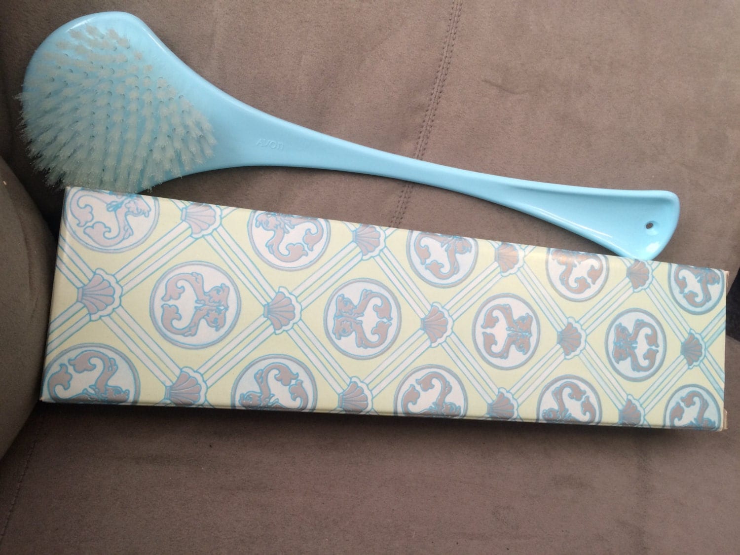 Vintage Avon Blue Bath Brush Back Wand Handle Scrubber New in