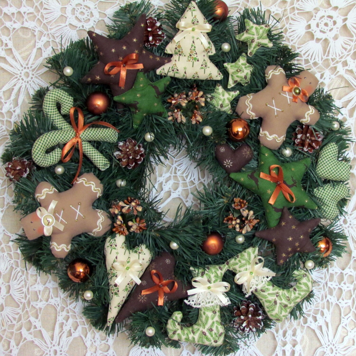 Holiday Wreath, Christmas Wreath,Christmas Gift, Winter Wreath, Happy Holidays Wreath, Door Wreath, 16 inch wreath