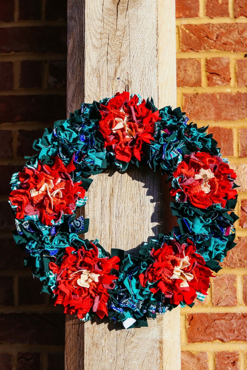 Traditional Green Rag Rug Christmas Wreath