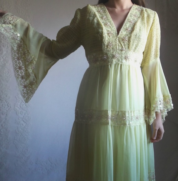 https://www.etsy.com/listing/221614275/60s-yellow-hippie-dress-vintage-bell?ref=favs_view_7