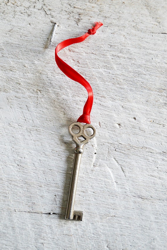 vintage skeleton key ornament christmas key santas magic vintage skeleton key ornament christmas key santas magic