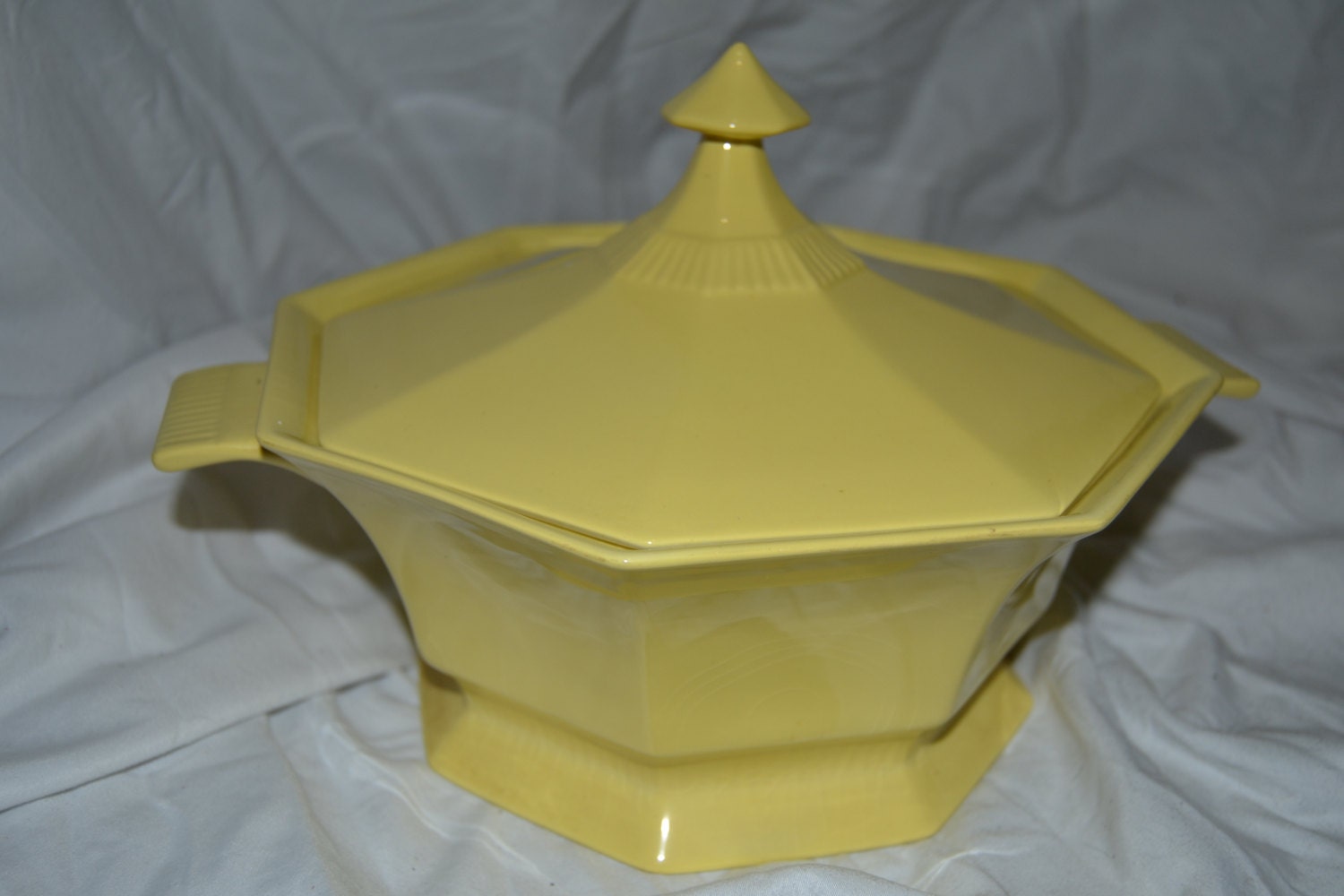 Vintage Independence Ironstone interpace yellow serving bowl with lid casserole Japan Haute Juice