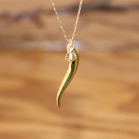 italian-horn-cornicello-gold-pendant-necklace-gifts-under