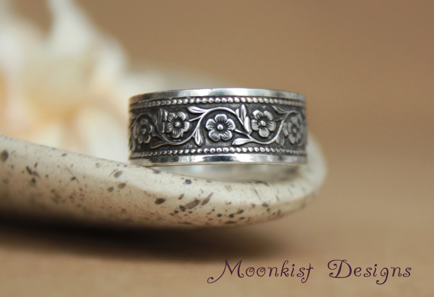 Wide Daisy Chain Patterned Band in Sterling Silver