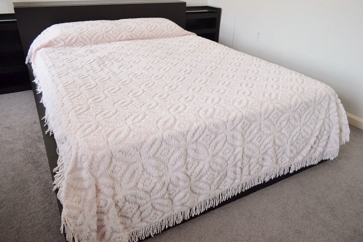 Vintage Pink Bedspread Hobnail Chenille White Fringe Flower