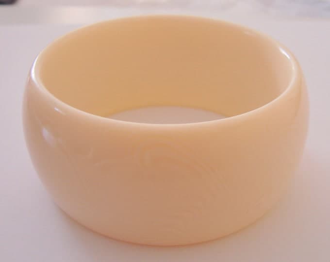 Wide Chunky Vintage Ivory Lucite Bangle Bracelet / Retro / Jewelry / Jewellery