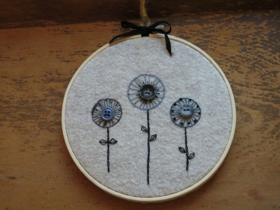 Embroidered Flowers in Wooden Embroidery Hoop with Buttons, Hoop Art, Wall Decor, Wall Hanging, OFG, FAAP
