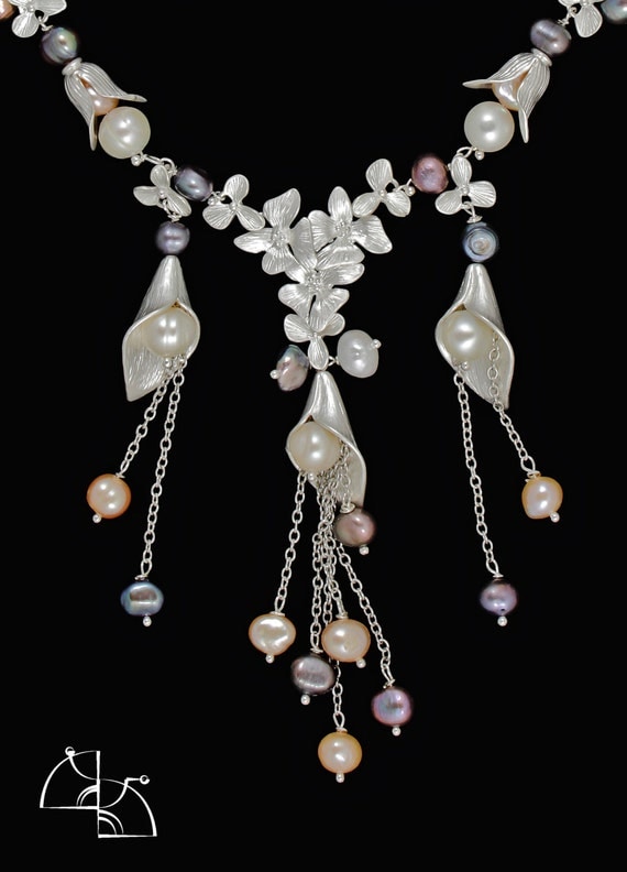Princess wedding. Jewelry Set. Romantic necklace and earrings of pearls.