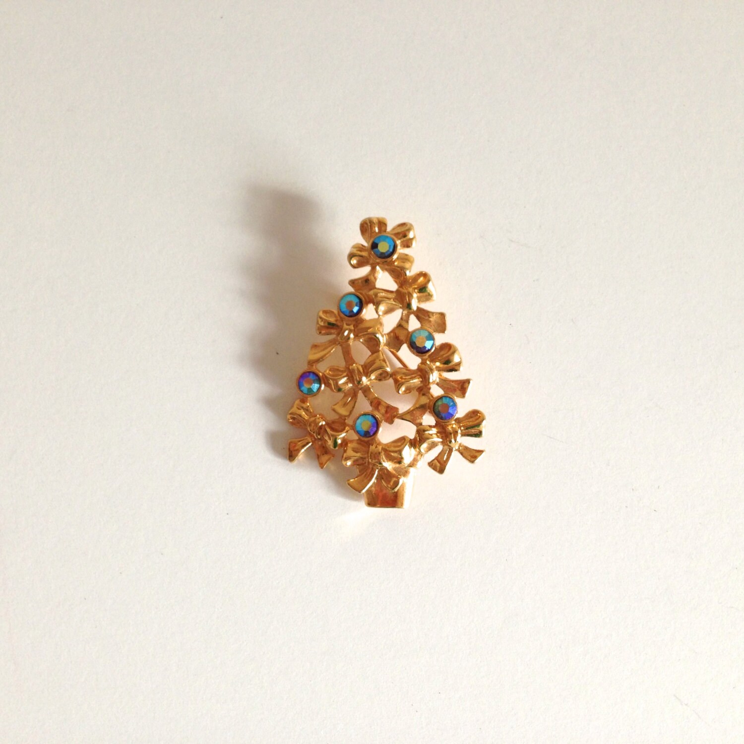 vintage gold avon christmas tree brooch vintage gold avon christmas tree brooch