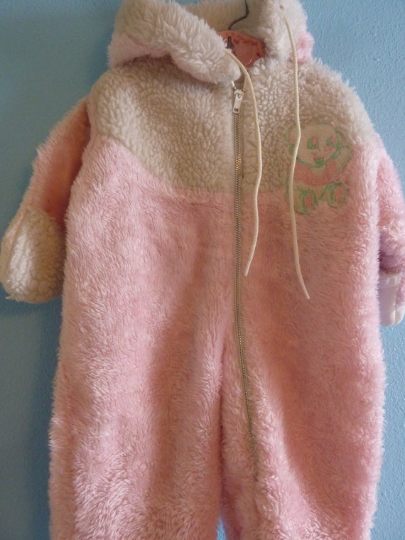 Vintage Pink Baby Snowsuit Furry Fleece White Trim Foldover Mitten Cuffs Zipper Size 6 months