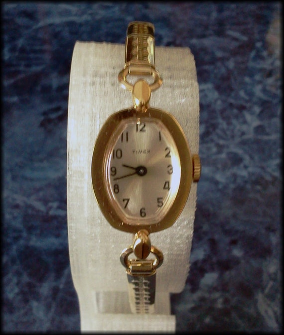 Ladies Timex Manual Wind Up Watch with matching gold tone