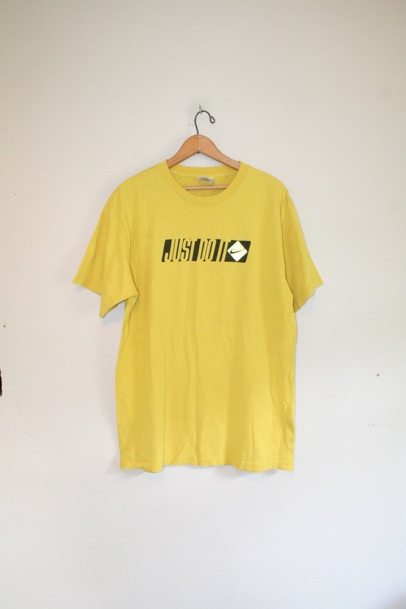 JUST DO IT // size large // 90s // nike t-shirt // swoosh