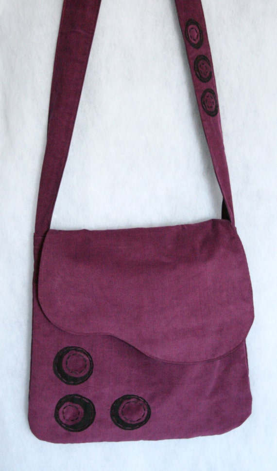 Purple messenger bag with black and purple round patterns, internal ...