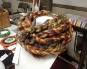 AUTUMN SPICE Chunky Bulky Infinity Retro, High Fashion Scarf AUTUMN SPICE Chunky Bulky Infinity Retro, High Fashion Scarf
