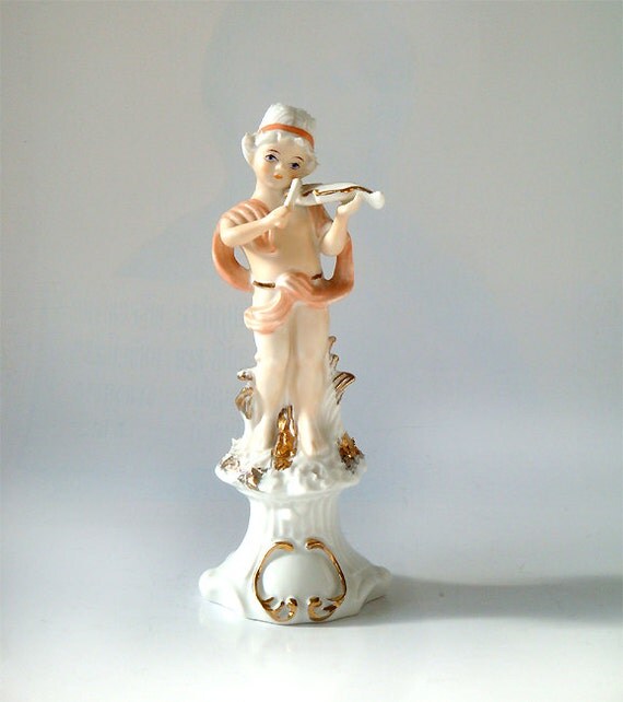 Capodimonte Figurine Young violinist Vintage by millyscollection