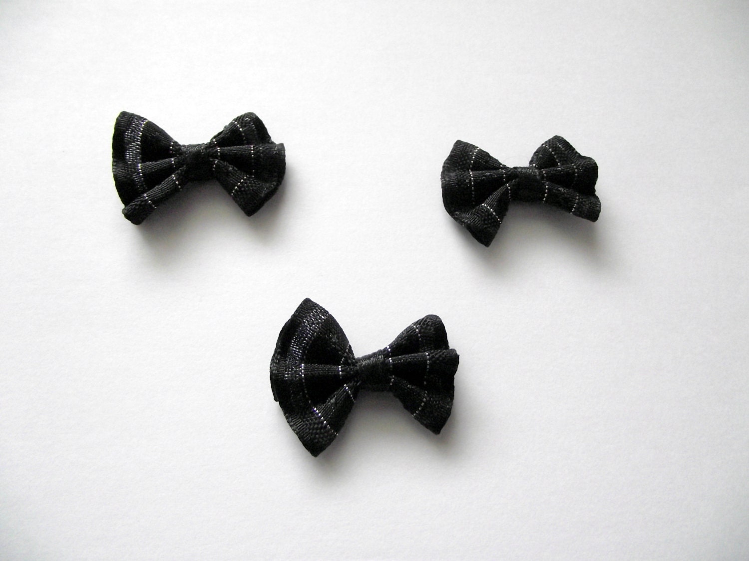 20 x small organza bows with small silver by 20 x small organza bows with small silver by
