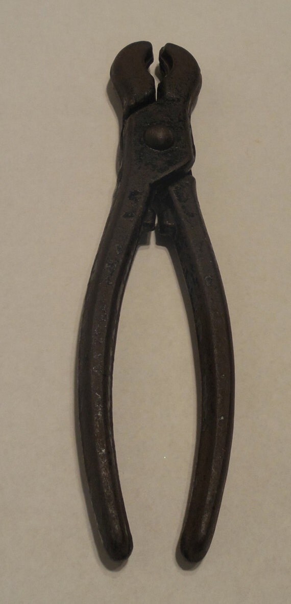 Items similar to Pair of vintage Hog ring pliers, usable hog nose ringers.. Good quality usable