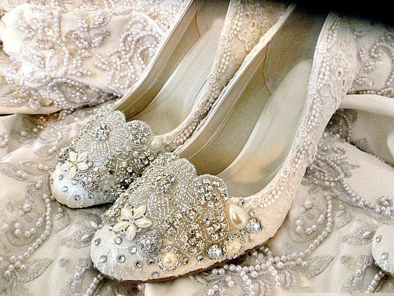 Twinkle Toes Wedding Shoes....vintage lace by everlastinglifashion