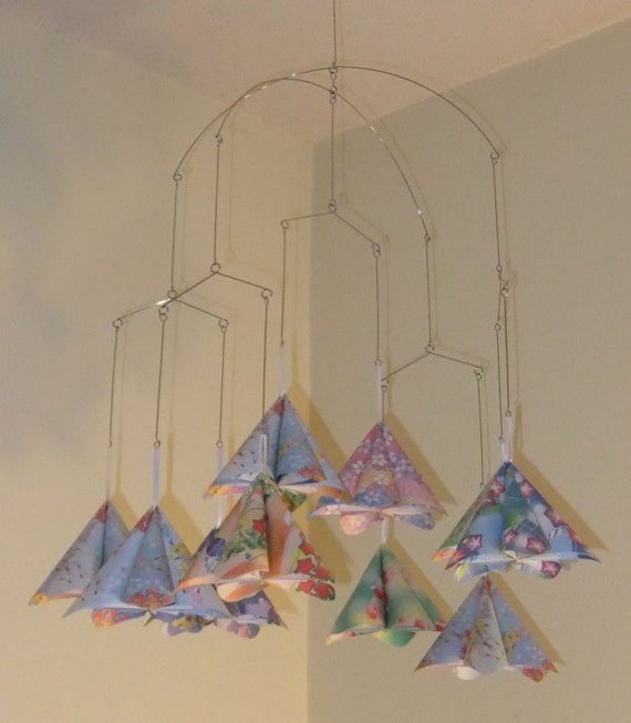 Floral fantasy origami blume mobile von katiemadeorigami auf etsy