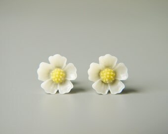 White Flower Titanium Stud Earrings Forget Me Not Simple Everyday Children Earrings