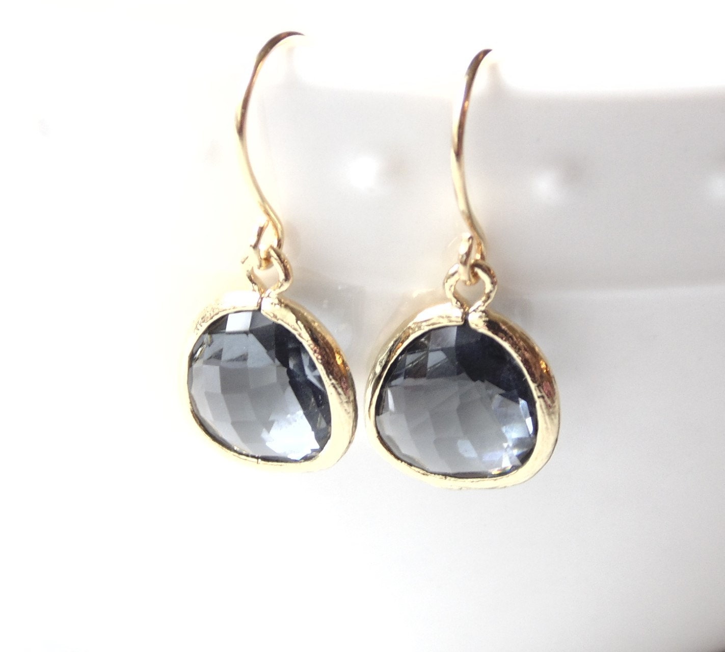 Gray earring. Gray gold dangle earrings. Gray glass. Gray