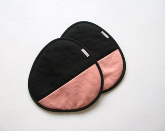 trivets - pink salmon and black pair of potholders - modern home - contemporary kitchen - color block - hostess gift