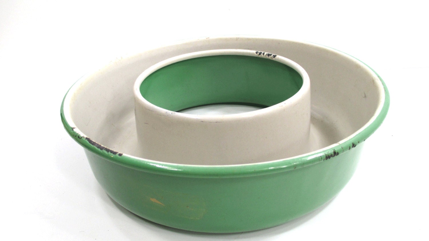 Vintage Enamel Jello Ring Mold White & Green Graniteware