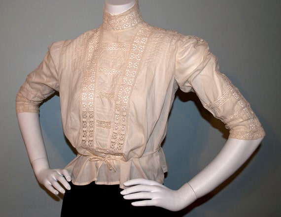 shirtwaist blouse