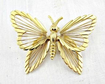 Vintage Gold Butterfly Brooch Pin, Designer MONET Brooch, Wirework Jewelry, Bug Insect Brooch, 1970s Vintage Jewelry, Spring Summer Jewelry