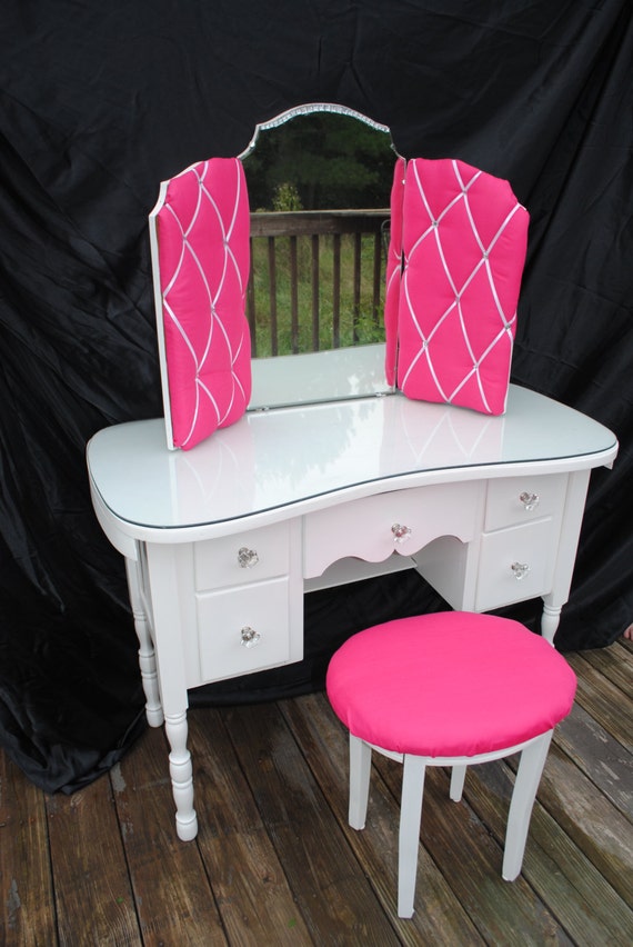 Items similar to Vintage AntiqueStyleVanitySetWoodenDresserStool
