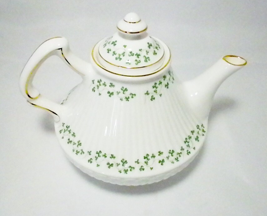 RESERVED for A Royal Tara Irish Tea Pot China Tea by oldandnew8