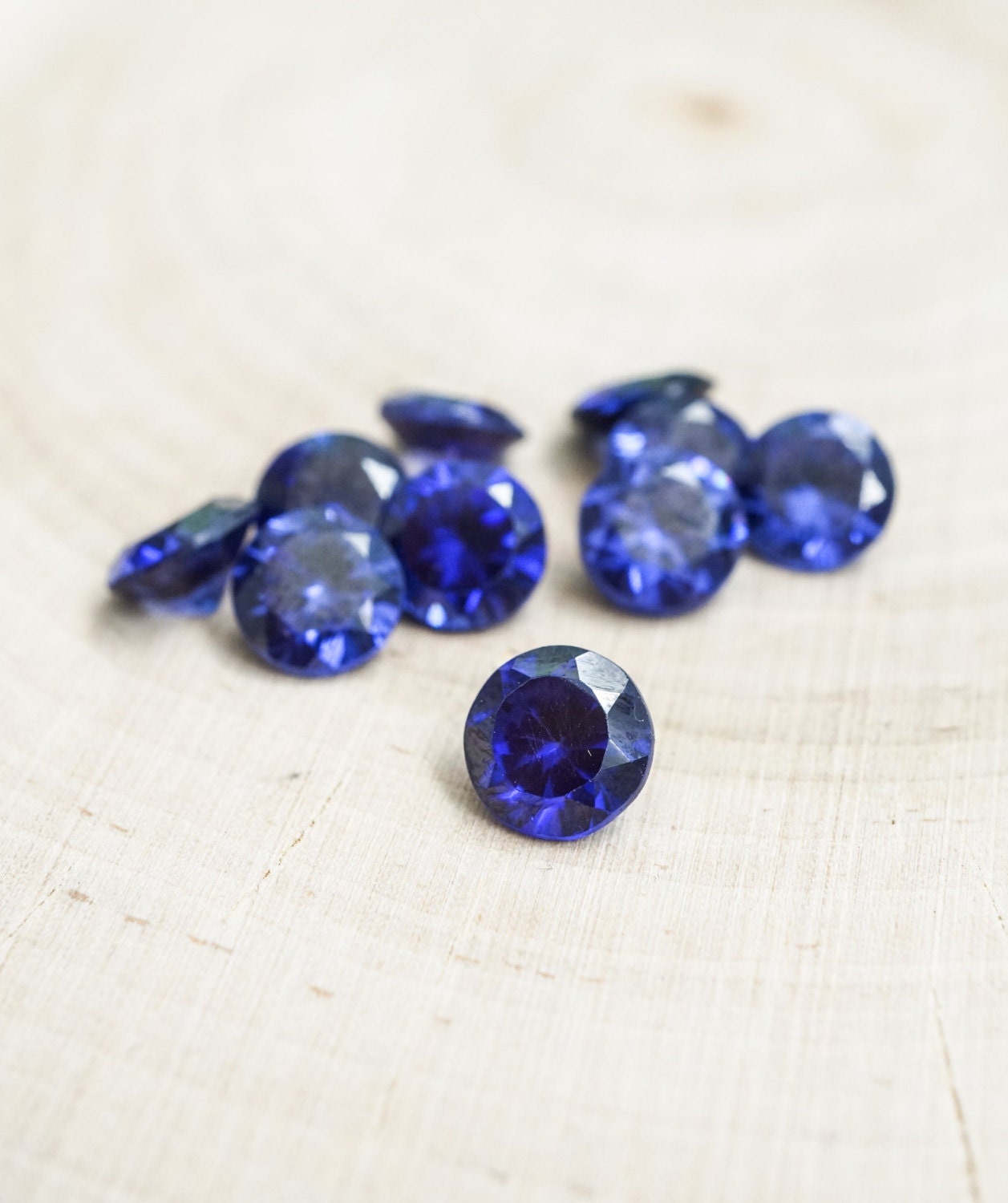 8mm Tanzanite round cut gemstone dark purple. blue violet