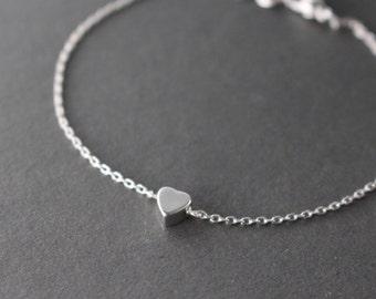 SALE: 20% OFF _- Tiny heart bracelet // Silver