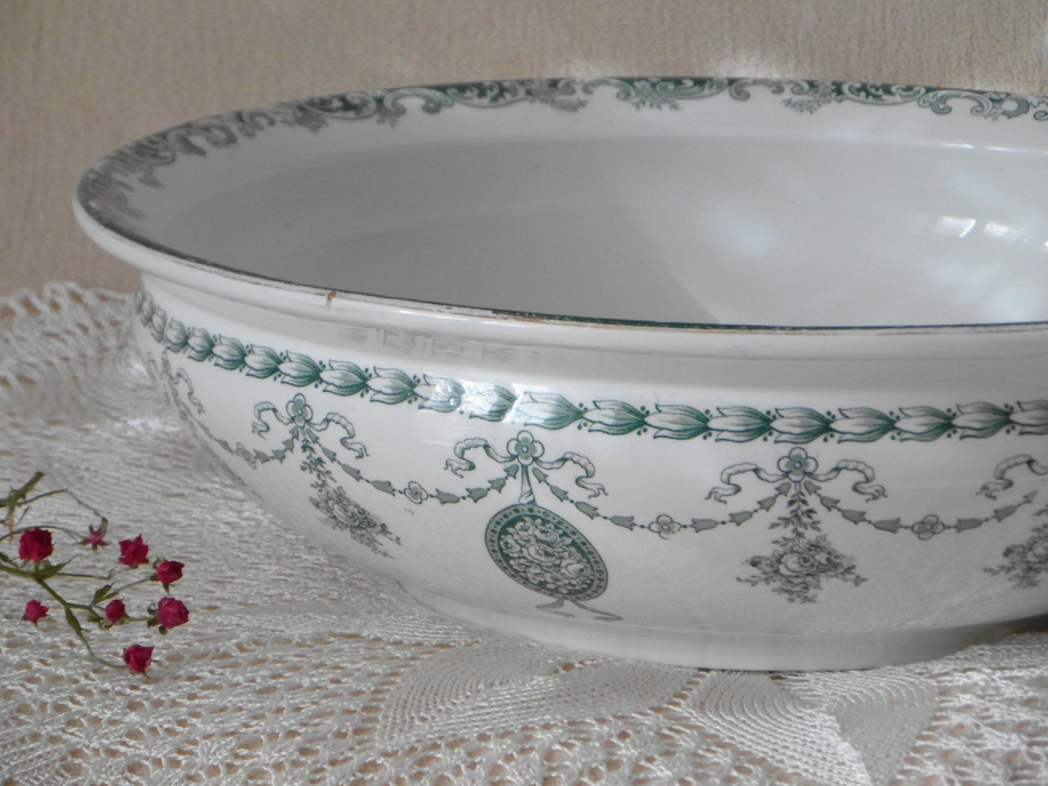 porcelain wash bowl