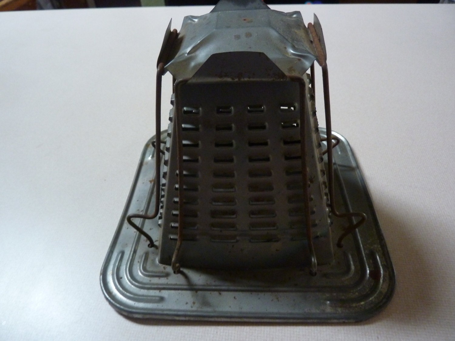 TOAST Anyone/////Vintage Camp Fire Metal Toaster Haute Juice