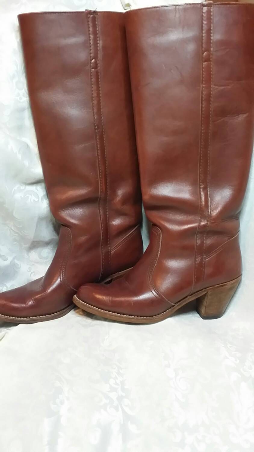 Ladies brown boots size 8. Reddish brown size 8. Tall