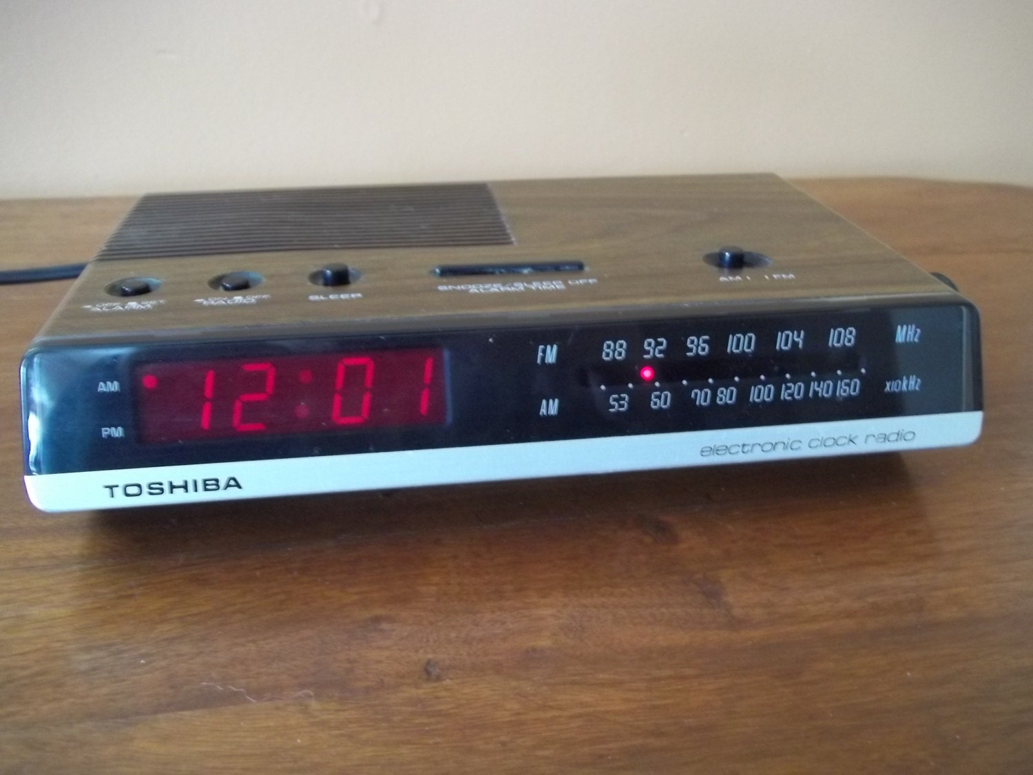 Vintage TOSHIBA Electronic Clock Radio Toshiba Radio