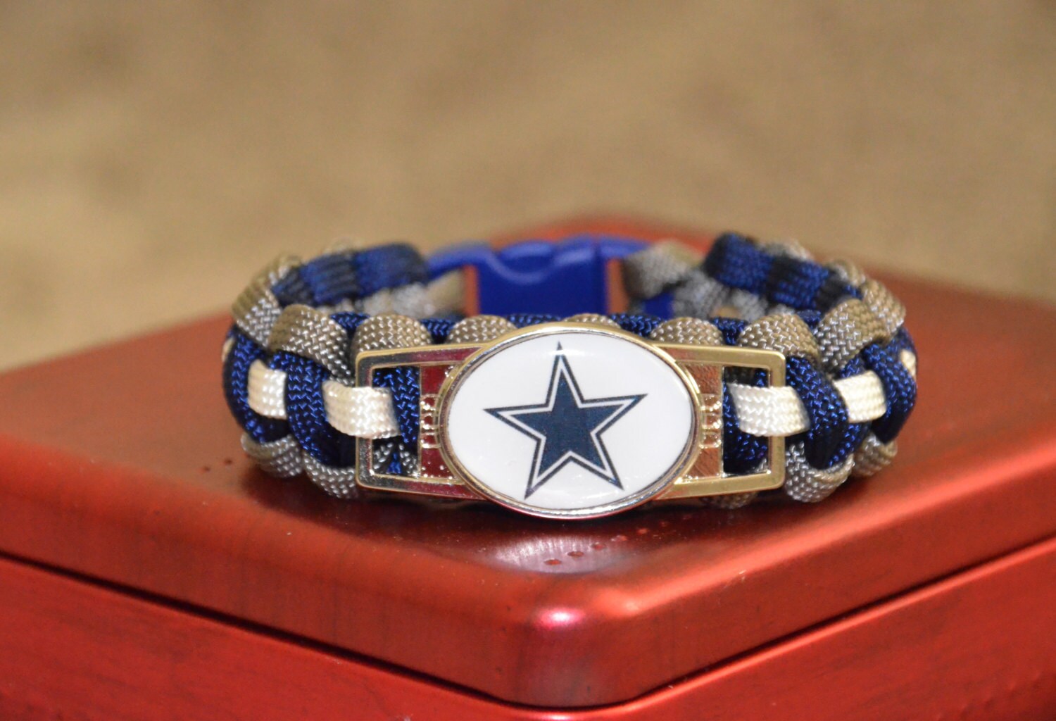 Dallas Cowboys NFL Paracord Bracelet Silver and Blue Version