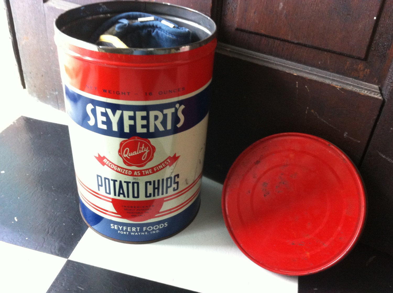 vintage potato chip tin Seyferts 16 ounce classic by BettyTable