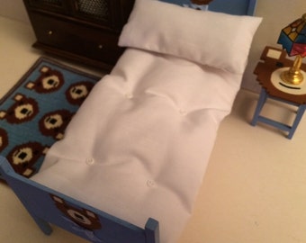 Mattress - Colchón. 1:12 scale Dollhouse Miniature.