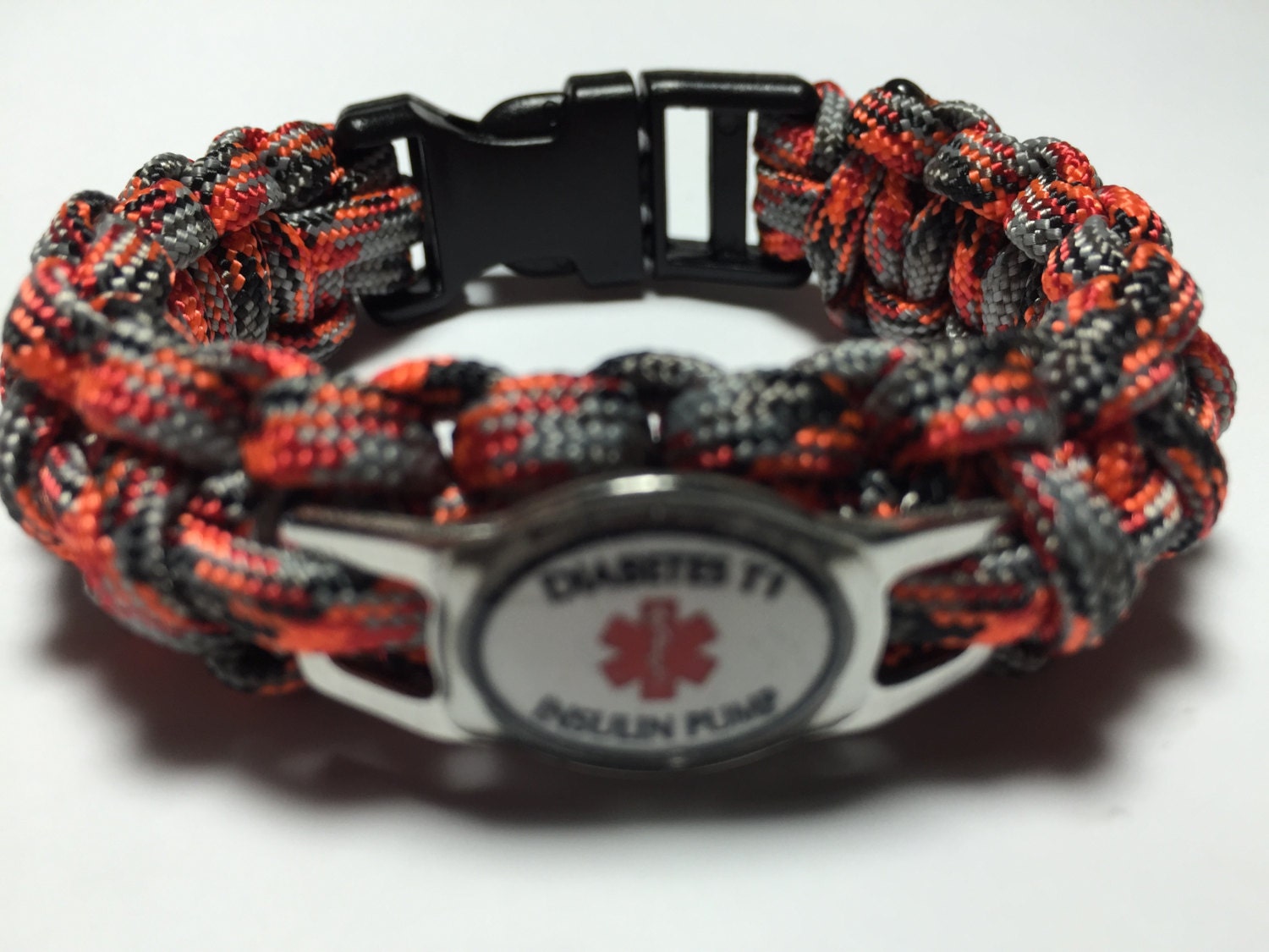 Diabetic T1 Insulin Pump Bracelet Molten by KnotRightParacord