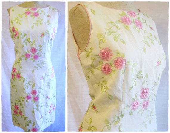 White sheath dress with red roses style