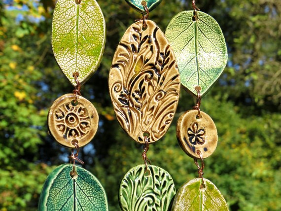 Keramik Windspiel Klangspiel mit Treibholz Blätter grün braun