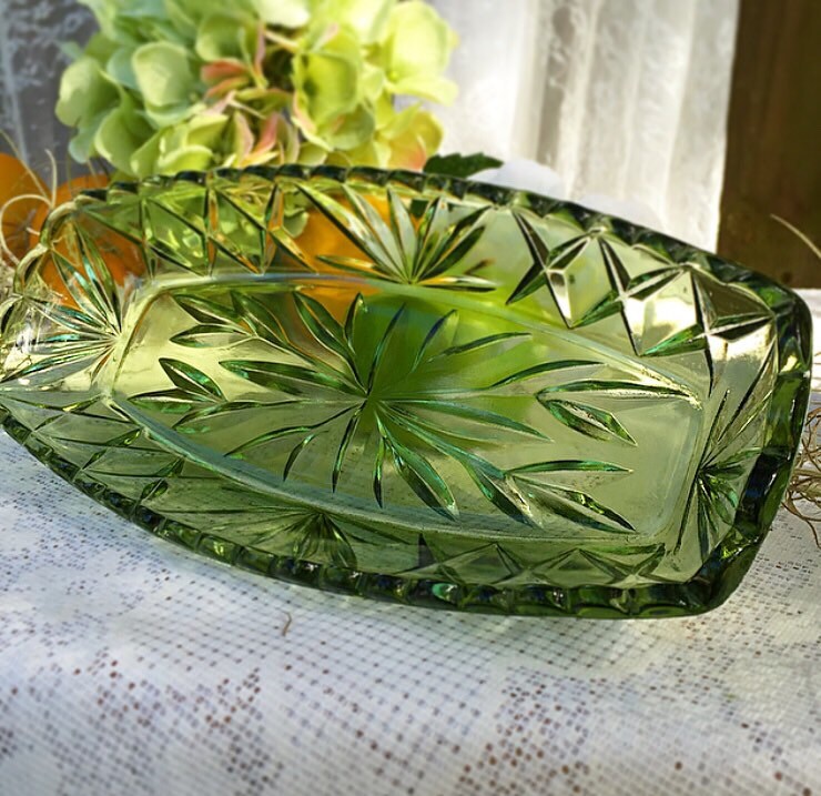 Emerald Green Glass Serving Tray / Bowl. candy Cracker dish