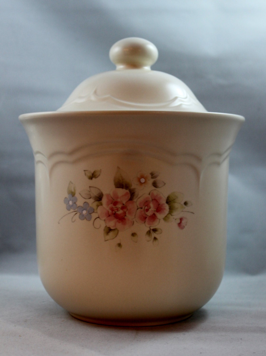 Canister with lid in the Tea Rose Pattern by Pfaltzgraff