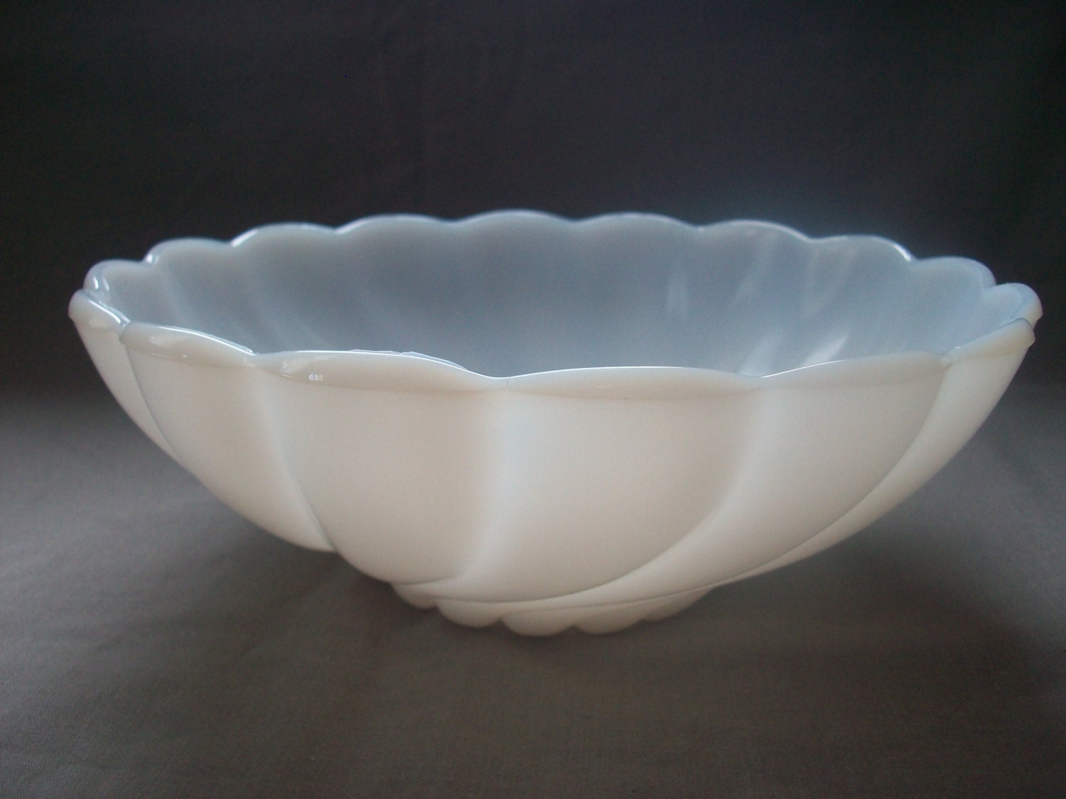 White Milk Glass Swirl Fruit Bowl Scalloped Edges w/ Swirl